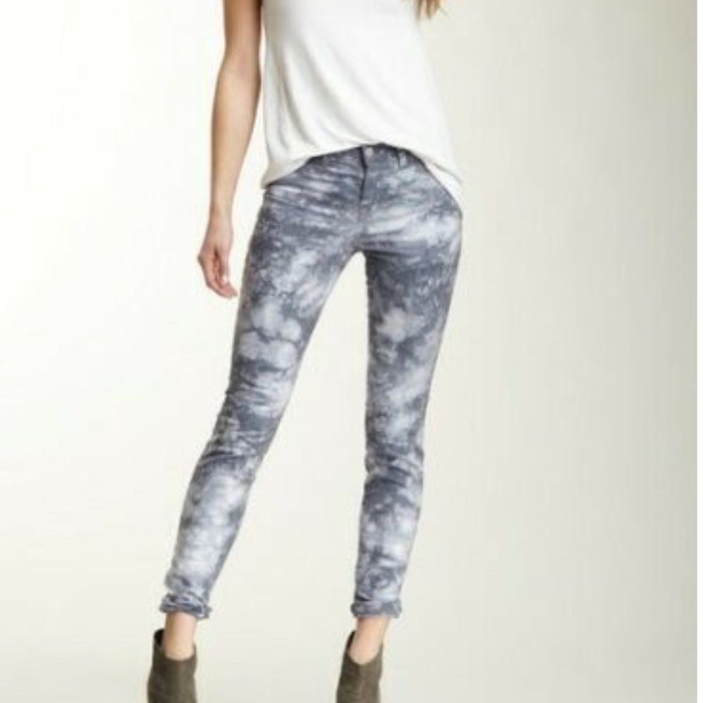 J brand skinny leg “twisted plum” jean with 26 waist